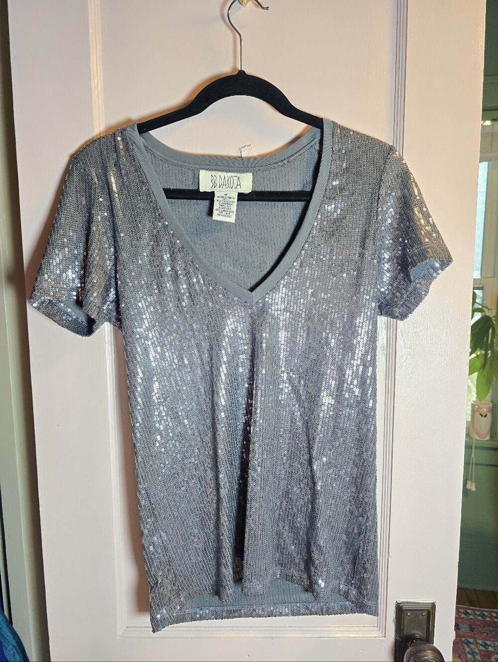 BB Dakota Silver Sequin V-Neck Short Sleeve Top Size Medium
